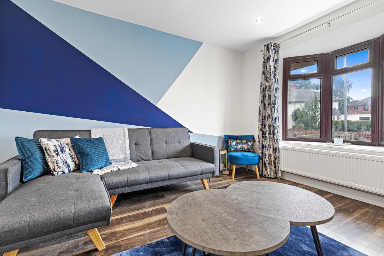 Walsall - 4 Bedroom House, Wi-Fi, Garden , Sleeps 8 - Jrr Stays Bescot Exteriör bild